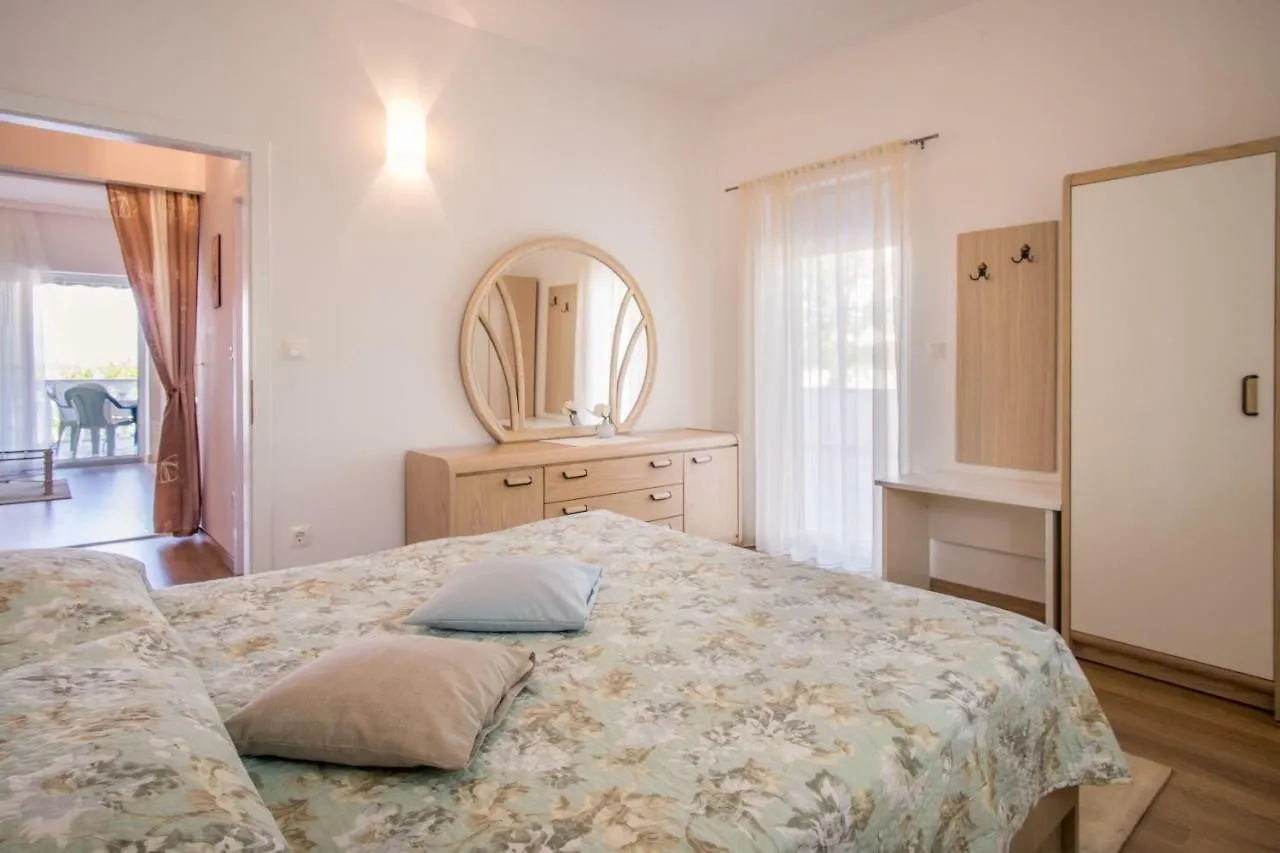 Apartmani Dujmovic Malinska 0*,  Kroatien